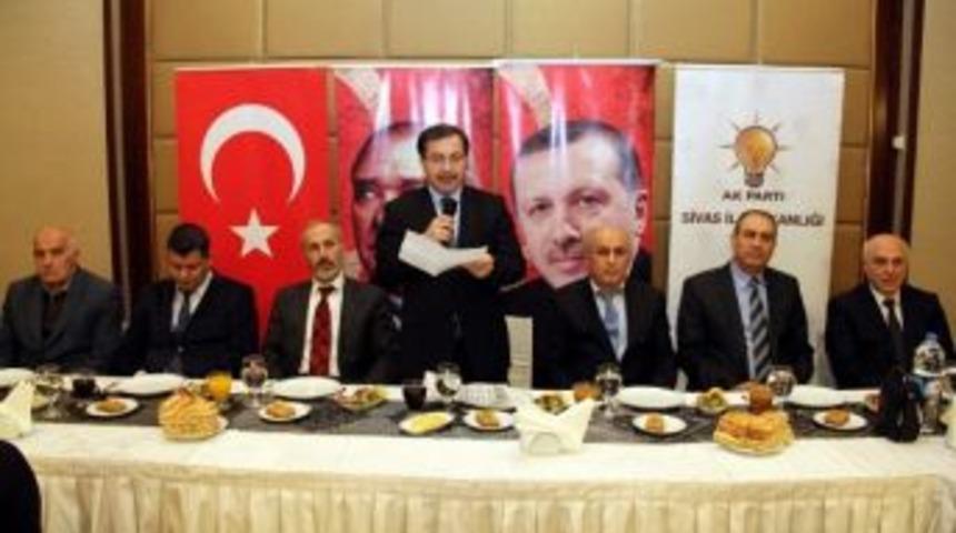 Ak Parti Sivas İl Y&ouml;netimi Tanışma Yemeğinde Bir Araya Geldi