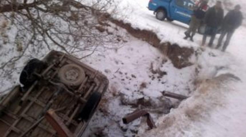 Yoldaki Buzlanma Kazaya Sebep Oldu 5 Kişi Yaralandı