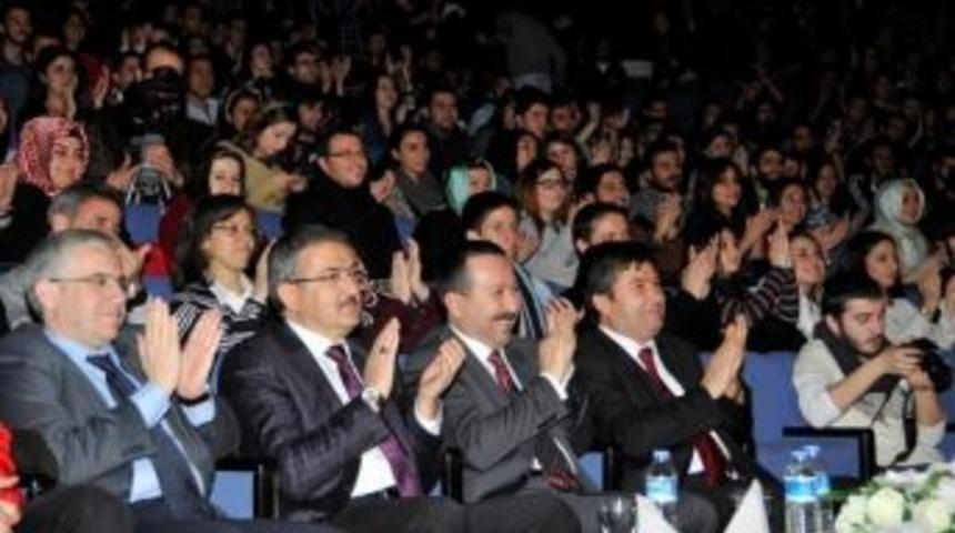 Rekt&ouml;r G&ouml;kbel Sagett&rsquo;i İzledi