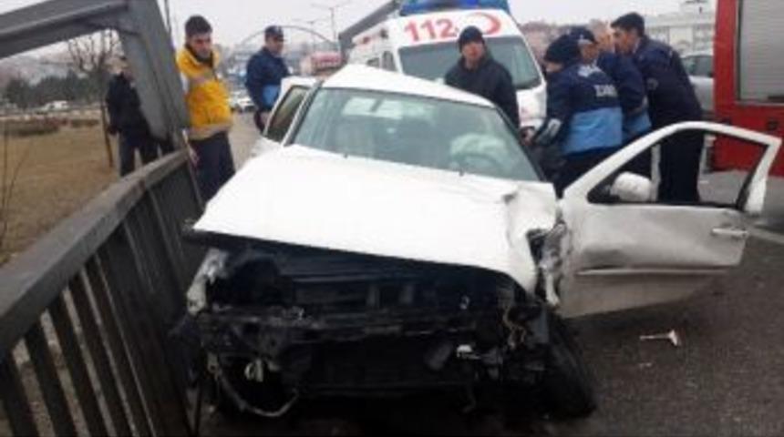G&ouml;lbaşı'nda Trafik Kazası: 1 Yaralı