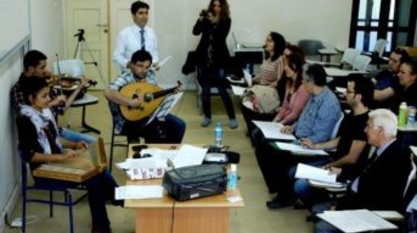 Yt&uuml; Cumhuriyet Korosu&rsquo;nda &Ouml;ğrenci Ve Hocalar Aynı Sahnede