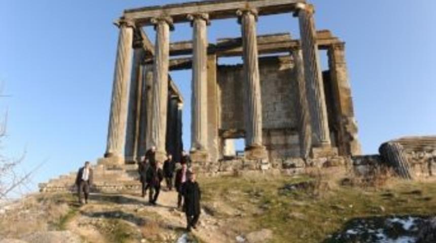 K&uuml;tahya Protokol&uuml; Aizonai Antik Kenti'ni İnceledi