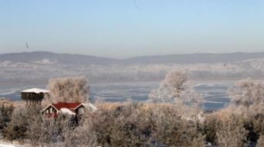 Yeni&ccedil;ağa G&ouml;l&uuml; Dondu