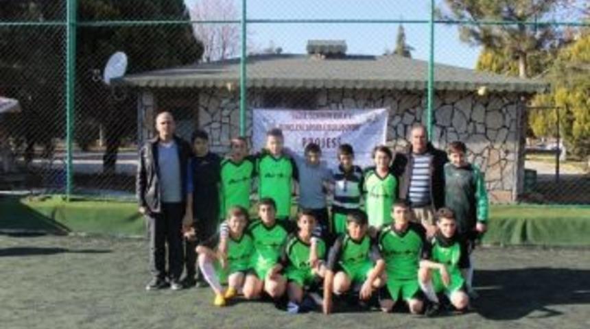 Kula'da Futbol M&uuml;sabakaları Başladı