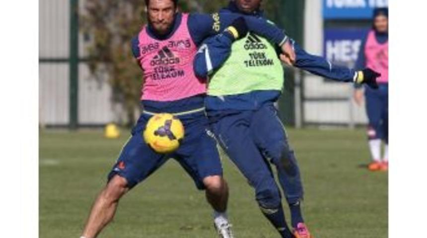 Fenerbah&ccedil;e, Kardemir Karab&uuml;kspor Ma&ccedil;ı Hazırlıklarını S&uuml;rd&uuml;r&uuml;yor