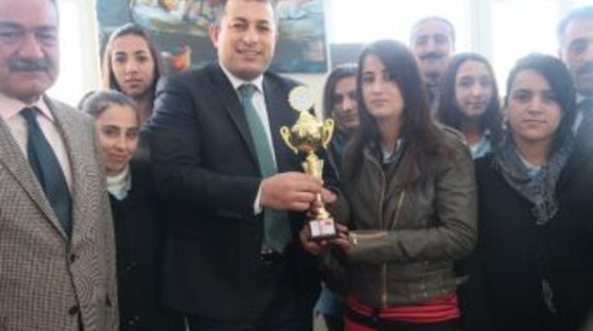 Vartolu Kızlar Futsal&rsquo;da İkinci Oldu