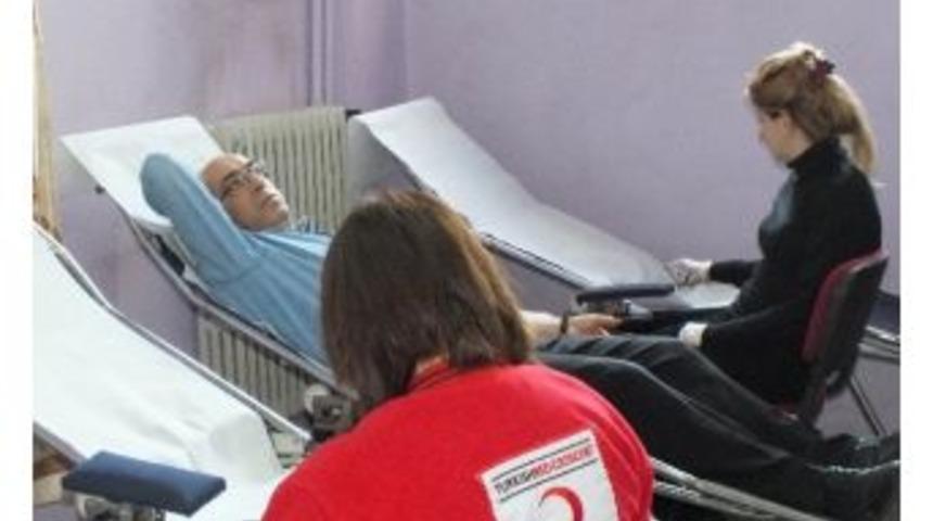 Tavşanlı'da Yılda Otalama 5 Bin Kişi D&uuml;zenli Olarak Kan Bağışında Bulunuyor