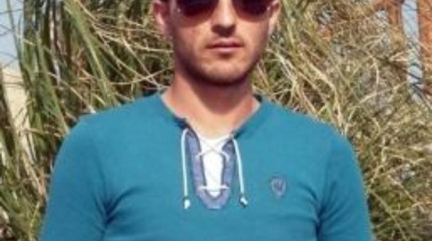 Oğlunu &Ouml;ld&uuml;rd&uuml;, Zabıtaya Teslim Oldu