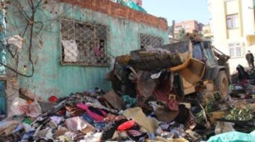 Evden 10 Kamyon &Ccedil;&ouml;p &Ccedil;ıktı