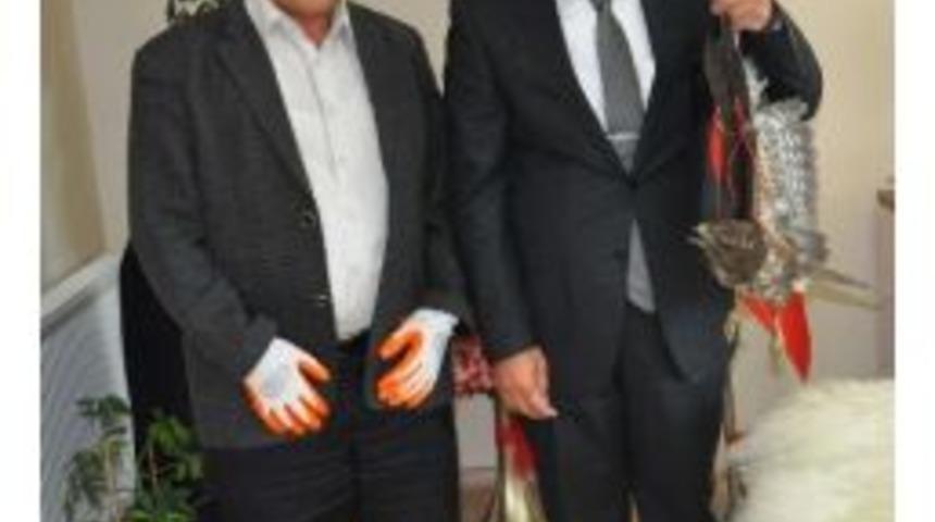 Yaralı Şahine Belediye Başkanı Sahip &Ccedil;ıktı