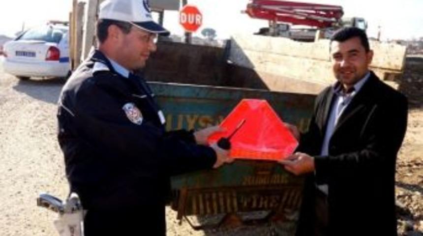 Sarıg&ouml;l Ve Alaşehir&rsquo;de Trakt&ouml;rlere &Uuml;cretsiz Reflekt&ouml;r