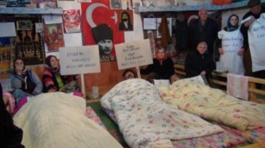 Cemevinde A&ccedil;lık Grevi