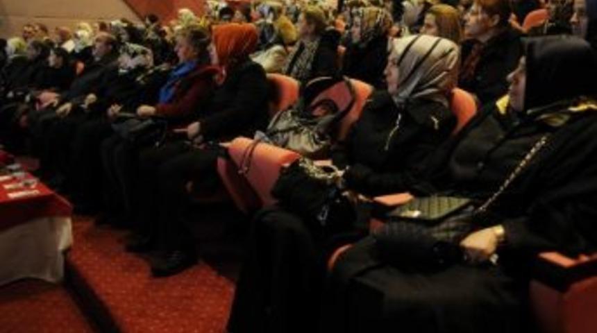 D&uuml;&rsquo;de &lsquo;medya Aileden Ne İstiyor' Konferansı D&uuml;zenlendi