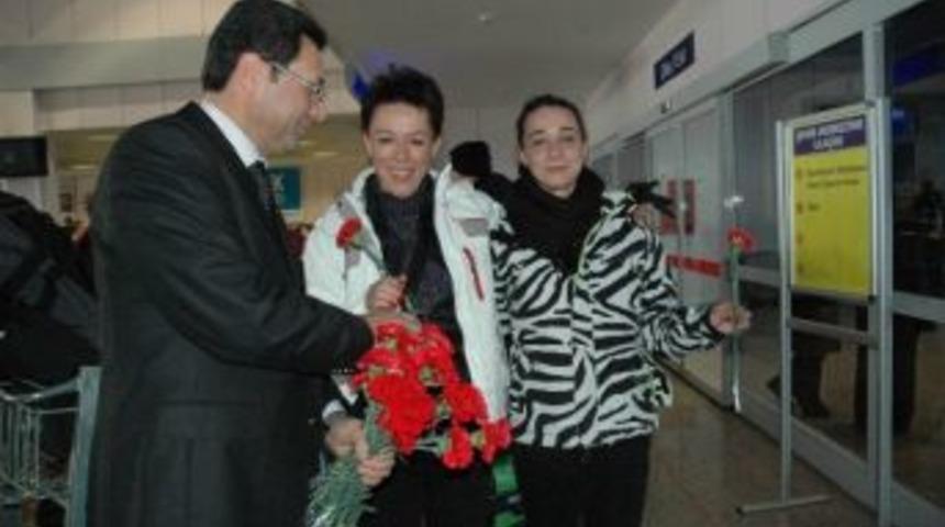 Erzurum&rsquo;a Gelen Turistlere Karanfilli Karşılama