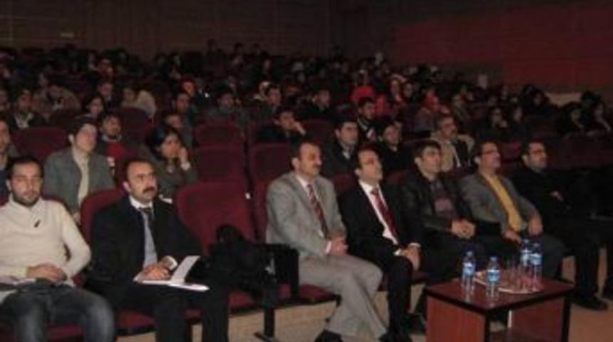 T&uuml;ik, D&uuml; Politika Kul&uuml;b&uuml;ne Konuk Oldu