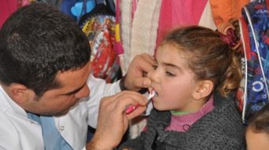 Diş Hekimlerinden &Ccedil;ocuklara Diş Kontrol&uuml;