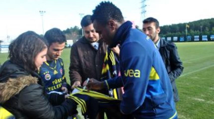Ayın Gol&uuml; Emenike'den