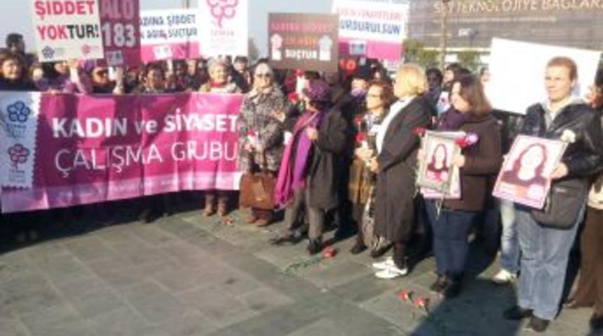 &Ouml;ld&uuml;r&uuml;len &Ouml;ğretim G&ouml;revlisi I&ccedil;in 62 STK Meydana &Ccedil;ıktı