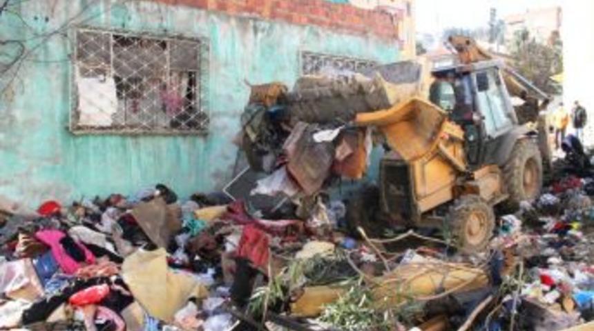 Evden Çıkan 10 Kamyon Çöp Zabıtayı Şaşırttı