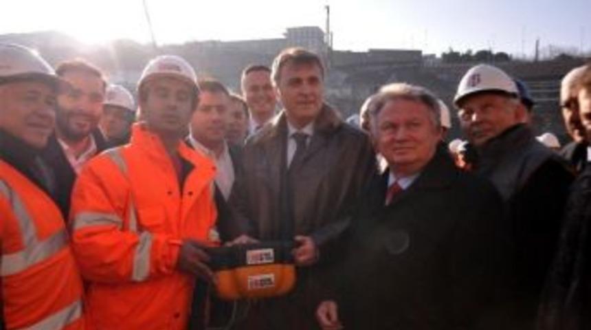 Vodafone Arena Stadı'na İlk Har&ccedil; D&ouml;k&uuml;ld&uuml;