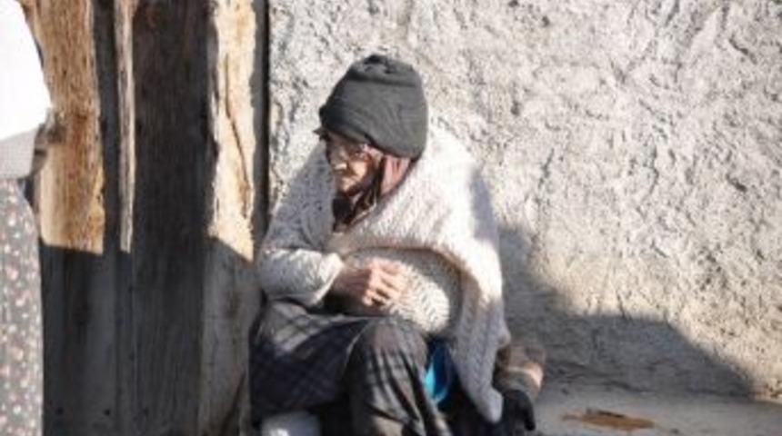 Evi Yanan Ayşe Ninenin &Ccedil;aresizliği