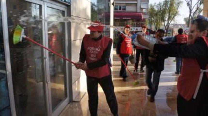 MHP&rsquo;lilerden Fatih Belediyesi &Ouml;n&uuml;nde Protesto