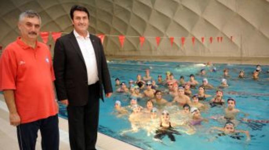 Başkan D&uuml;ndar Su Topu Oyuncularını Ziyaret Etti