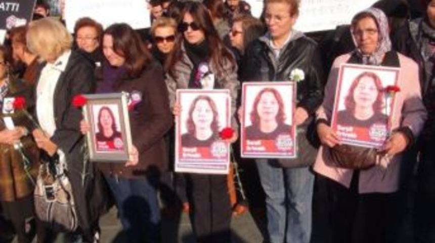 İzmir&rsquo;de Kadın Cinayetleri Protesto Edildi