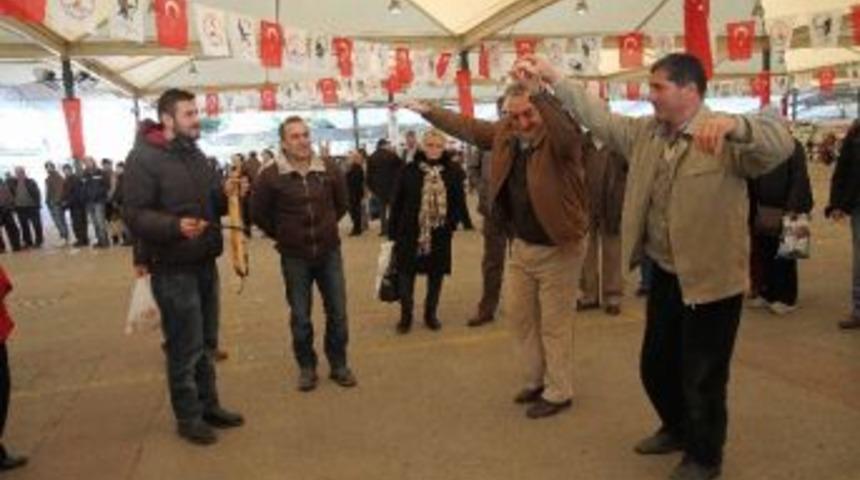 Karşıyaka&rsquo;da Hamsi Ş&ouml;leni Başladı