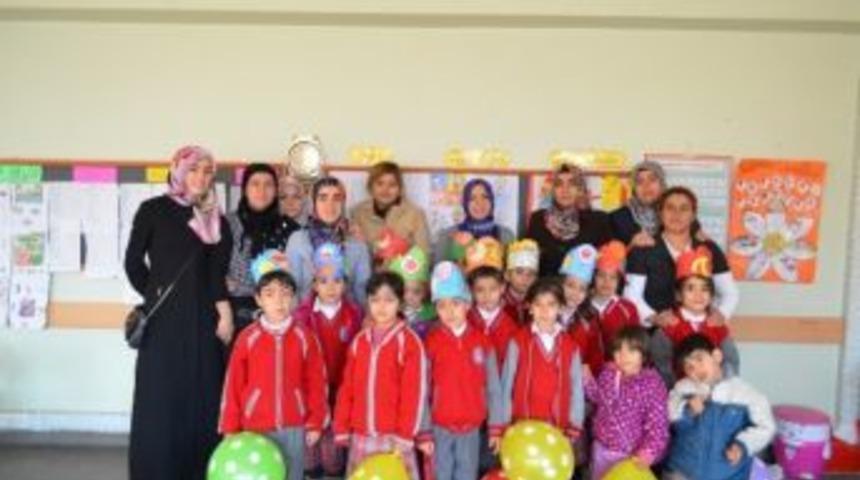 Miniklerden Yerli Malları Haftası Kutlaması