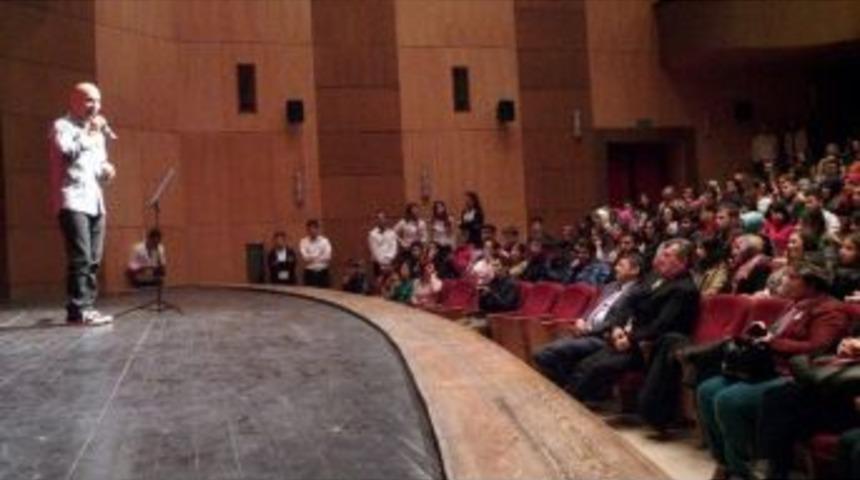 Şair Tazeoğlu Bartın&rsquo;da Y&uuml;reklere Dokundu