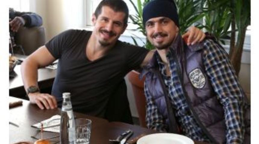 Fenerbah&ccedil;eli Futbolcular Ve Teknik Heyet &Ouml;ğle Yemeğinde Bir Araya Geldi