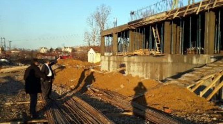 Vali &Ccedil;ınar Ağdacı İlkokul İnşaatını Gezdi