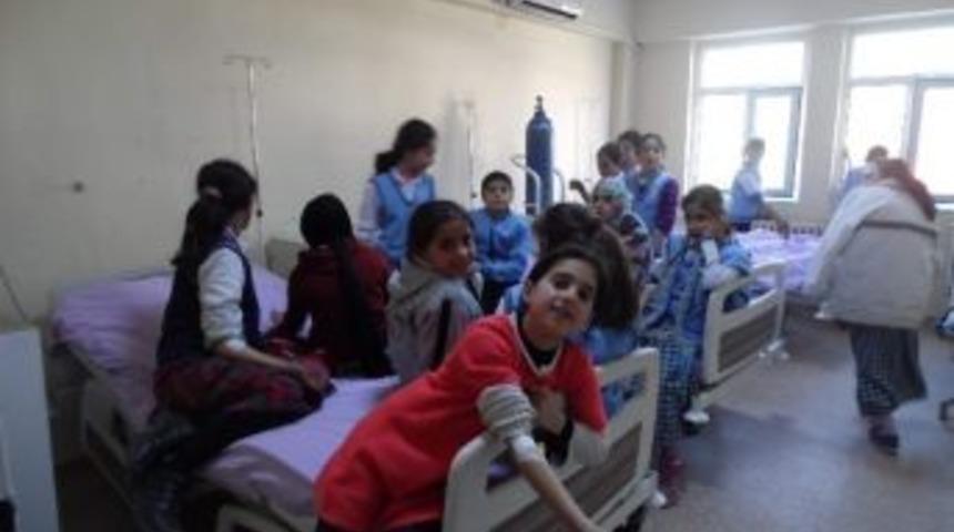 Sincik&rsquo;te 14 &Ouml;ğrenci Zehirlendi