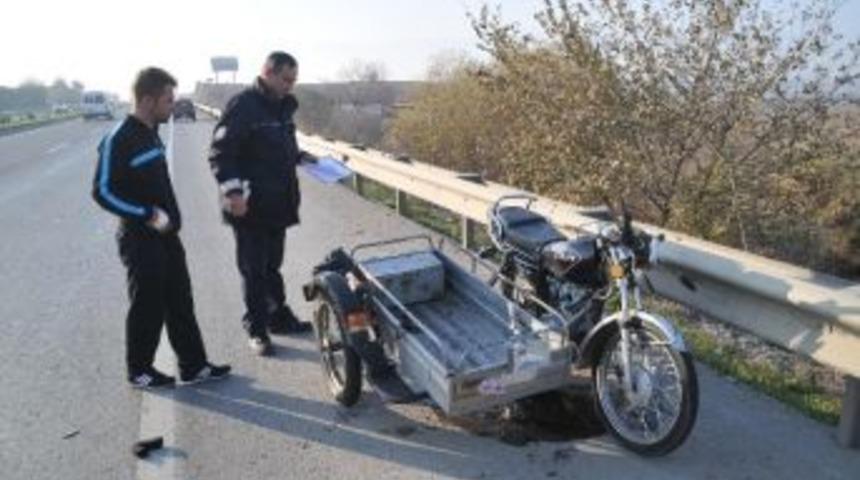 Engelli Motosiklet S&uuml;r&uuml;c&uuml;s&uuml; Kaza Yaptı