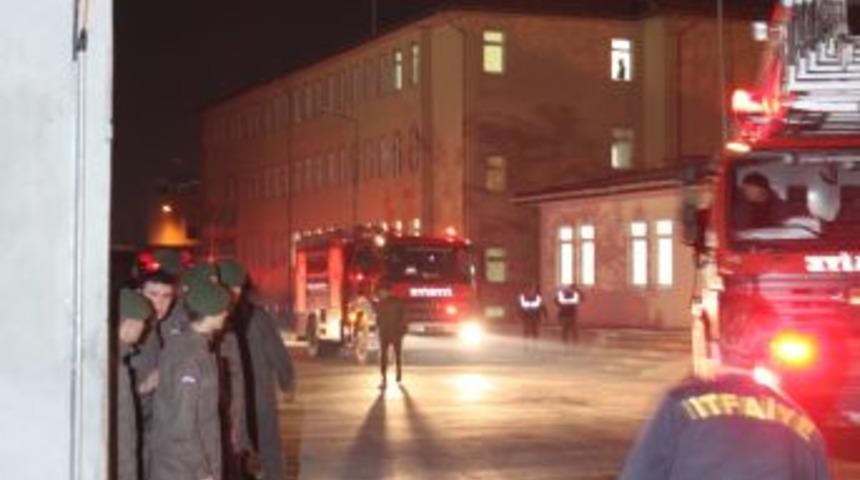 Mahkum Kaldığı Koğuşu Ateşe Verdi