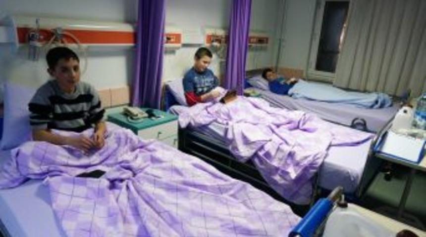 Okulda Cıvadan Etkilenen 30 &Ouml;ğrenci Hastaneye Kaldırıldı