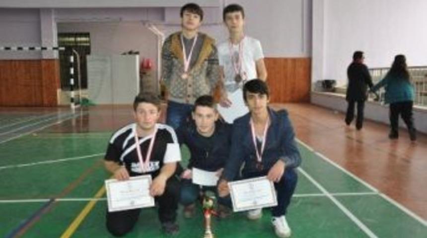 D&uuml;zce End&uuml;stri Meslek Lisesi 3. Oldu