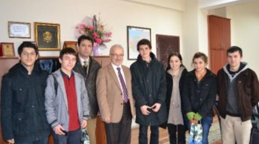 &Ouml;ğrencilerden, Milli Eğitim M&uuml;d&uuml;r&uuml; Murat Yazıcı&rsquo;ya Ziyaret