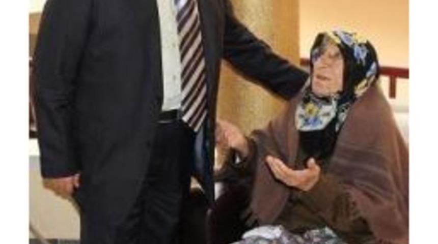 Kocasinan Kaymakamı Ali Candan'dan Huzurevine Ziyaret