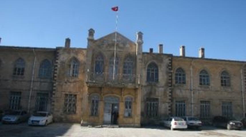 Eski H&uuml;k&uuml;met Binası Restore Ediliyor