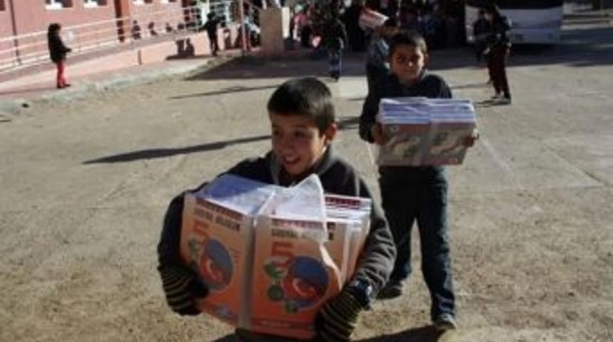 &Ccedil;ankaya&rsquo;dan İlk&ouml;ğretim &Ouml;ğrencilerine Kitap Yardımı