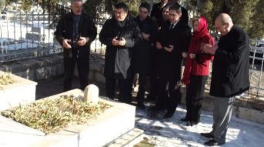 Milletvekili Bilgehan, Dedesi İn&ouml;n&uuml;'n&uuml;n Mezarını Ziyaret Etti