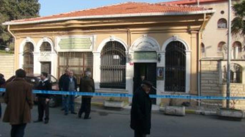 Dergah &Ouml;n&uuml;nde Ş&uuml;pheli &Ccedil;anta Paniği