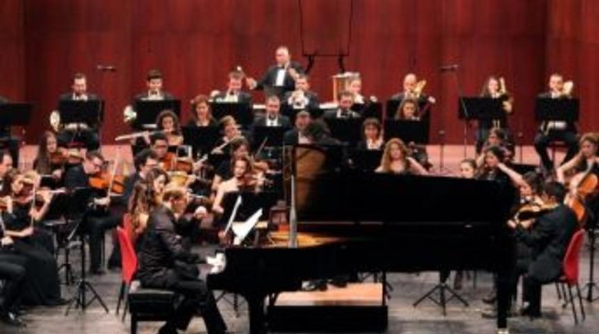 Senfoni Orkestrası&rsquo;nın Konuğu Frederic Rouillon Oldu