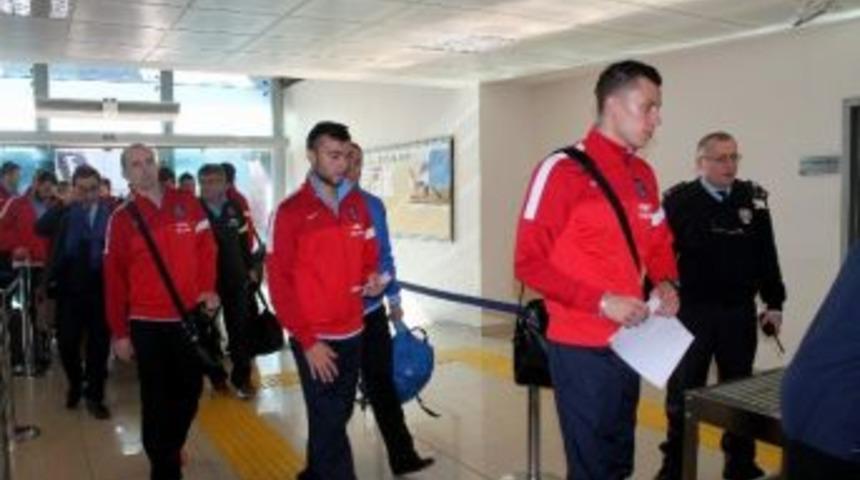 Trabzonspor, Galatasaray Ma&ccedil;ı İ&ccedil;in İstanbul'a Gitti