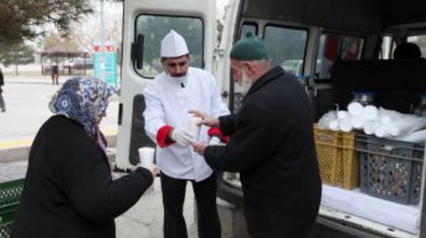 Yenimahalle Belediyesi, Onkoloji Hastanesi'nde 500 Kişilik &Ccedil;orba Dağıtıyor