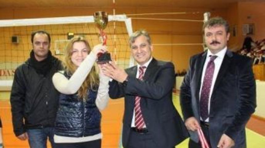 Gen&ccedil; Voleybolculardan Başarı
