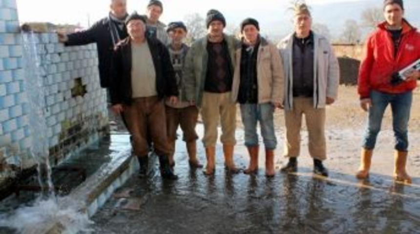 İmece İle K&ouml;ylerine Su Getirdiler