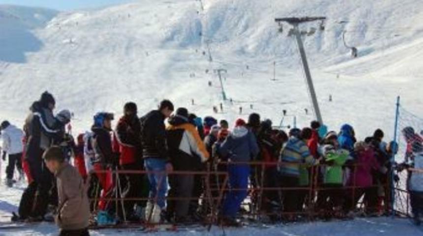 Bitlis'te Kayak Sezonu A&ccedil;ıldı